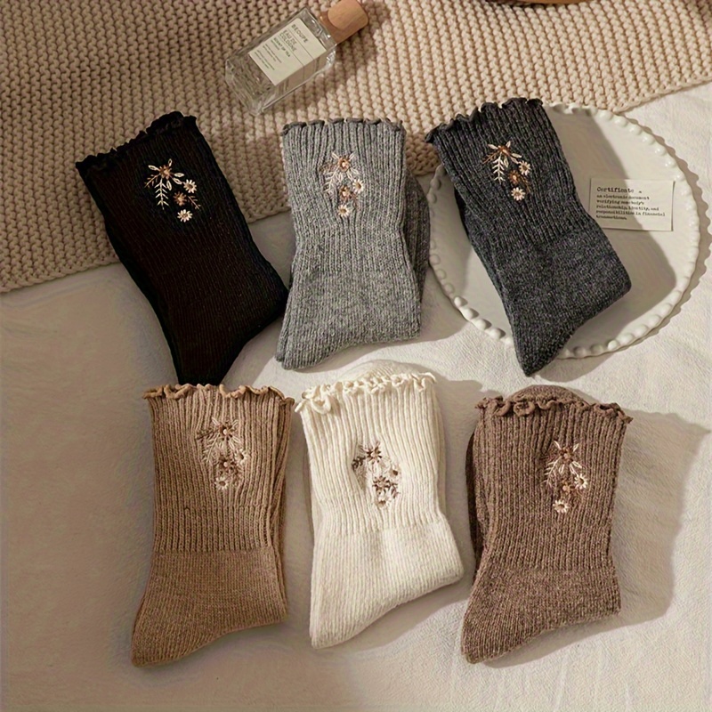 Embroidery On Socks - 6 ペアぬいぐるみ刺繍小花ミッドカーフソックス女性秋冬裏地付き厚手暖かさ木耳キノコレース産後靴下