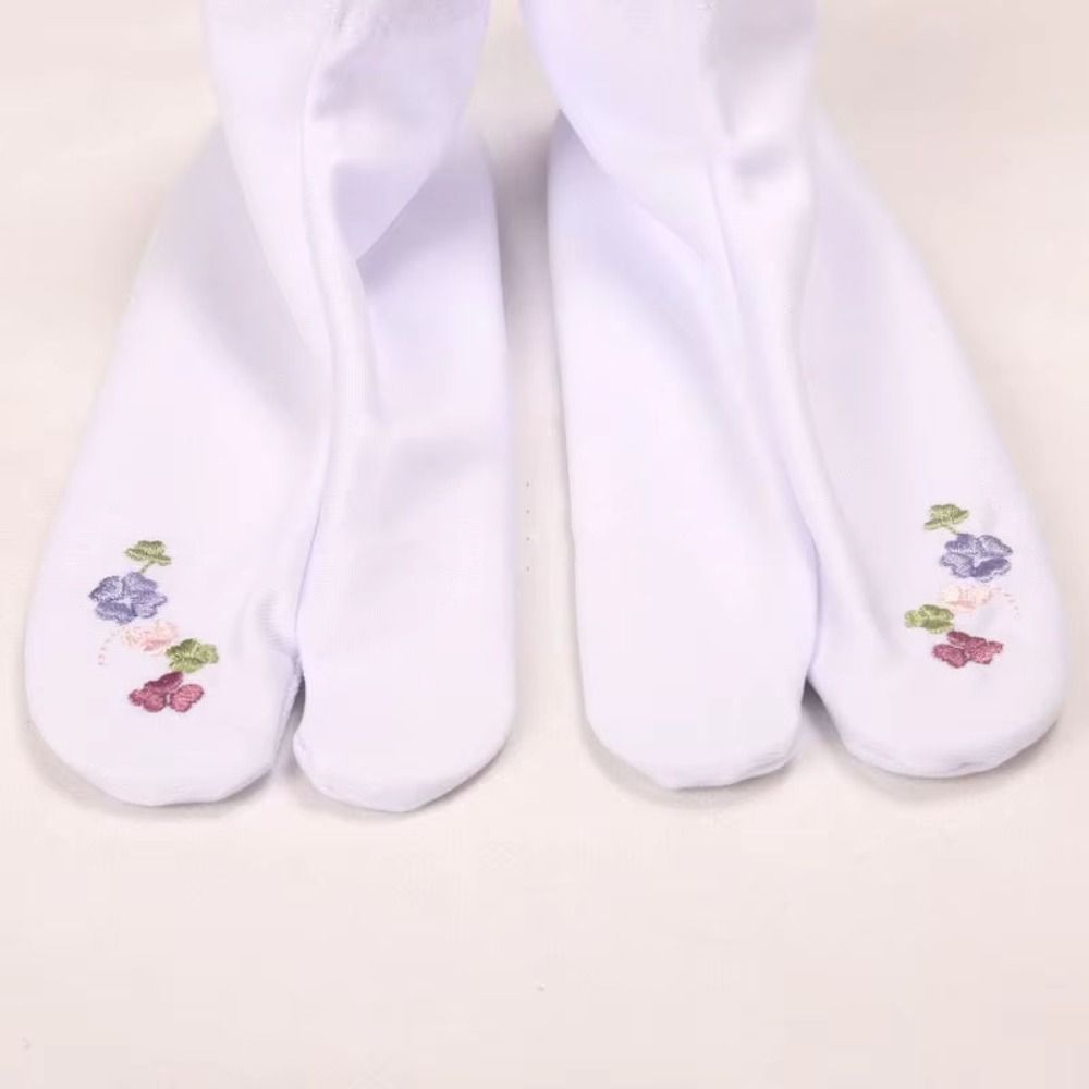 Embroidery On Socks - 刺繍花柄二本指ソックス ミドル丈 日本風 スプリットトゥソックス 女性用靴下 つま先セパレーターソックス