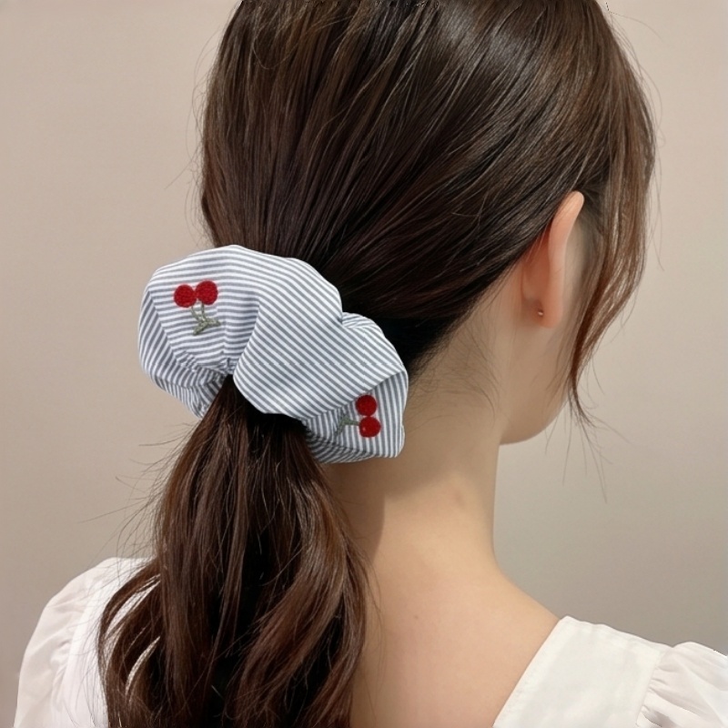 エレガントなストライプのチェリー刺繍ヘアシュシュ、柔らかい生 - Embroidery Zone のレビューと価格