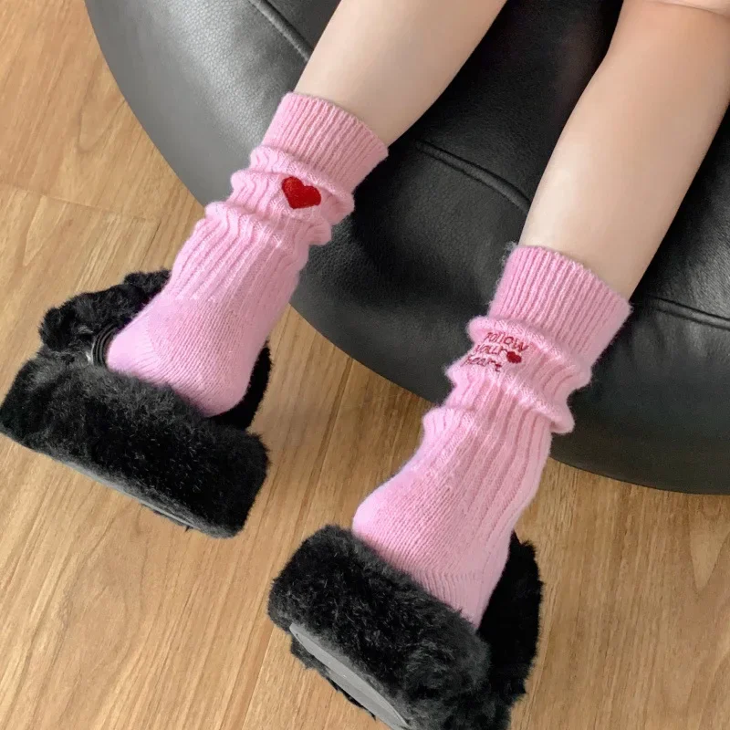 原宿かわいいミドルチューブソックス秋冬新純色女性靴下刺繍恋人 - Embroidery On Socks のレビューと価格