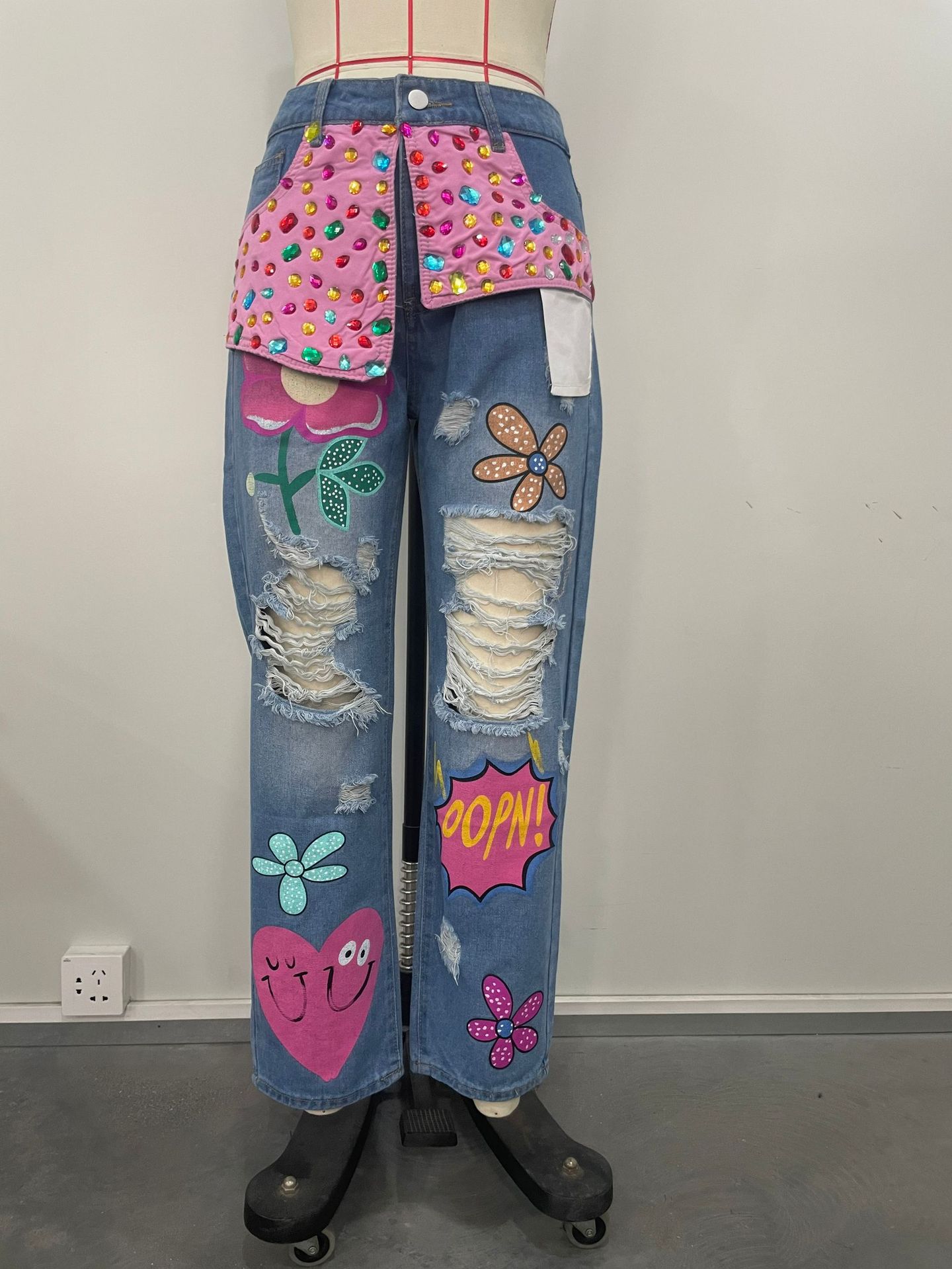 シックな女性の春の花刺繍ダイヤモンドビーズ穴デニムパンツハイ - Embroidery Jeans Sakura のレビューと価格