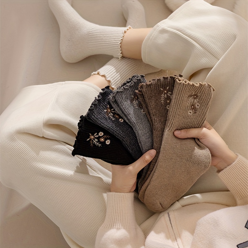6 ペアぬいぐるみ刺繍小花ミッドカーフソックス女性秋冬裏地付 - Embroidery On Socks のレビューと価格