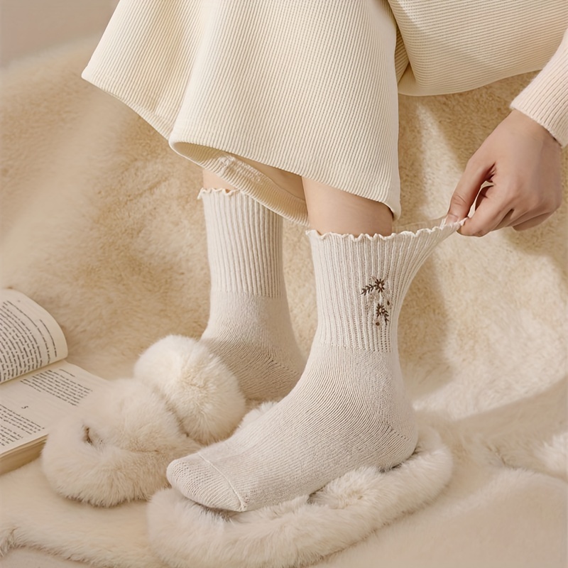 6 ペアぬいぐるみ刺繍小花ミッドカーフソックス女性秋冬裏地付 - Embroidery On Socks のレビューと価格