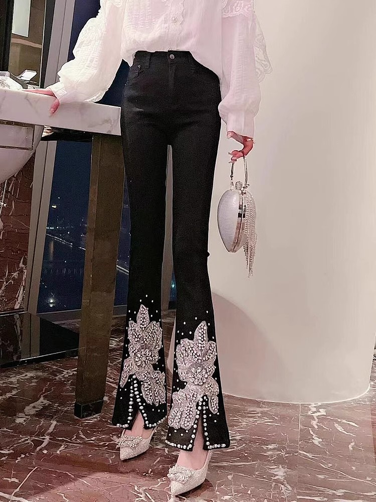 花柄の刺繍が施された女性用ハイウエストジーンズ、ダイヤモンド - Embroidery Jeans Sakura のレビューと価格