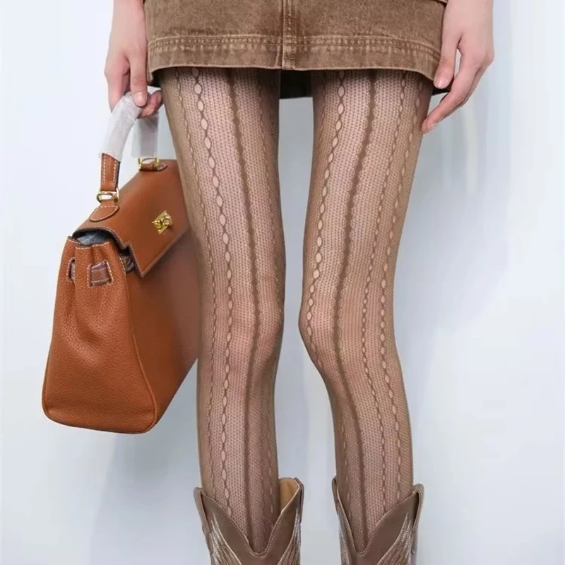 レトロブラウンレース中空メッシュ漁網靴下垂直パターン刺繍スト - Embroidery On Socks のレビューと価格